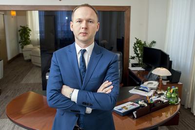 Okiełznać technologie: Spółki technologiczne mają zrobić rewolucję w branży finansowej. KNF, kierowana przez Marka Chrzanowskiego, chcą ją choć trochę mieć pod kontrolą.