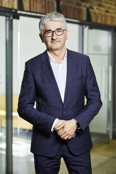 EKSPORT
INSPIRUJE: Perspektywa patrzenia na swoją ofertę w świetle europejskich czy
światowych konkurentów uczy pokory, ale daje też mnóstwo dodatkowych bodźców.
Jestem przekonany, że w ciągu kilku najbliższych lat prowadzone przez nas
projekty i prace pozwolą zrobić kolejny duży krok rozwojowy — mówi Roman
Szczepan Kniter, prezes zarządu firmy Trefl.