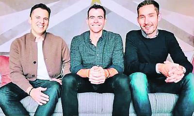 BIZNES
WART MILIARDY: Adam Mosseri (w środku) przejmuje aplikację, która według
szacunków Bloomberg Intelligence wyceniania jest na 100 mld USD. Internetową
potęgę zbudowali Mike Krieger (z lewej) i Kevin Systrom (z prawej). Adam
Mosseri najpierw musi zrekrutować nowe kierownictwo wyższego szczebla.