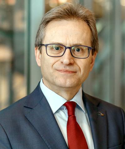 SZUKAJĄC
INNOWACJI: W zakresie B+R prowadzimy projekty na poziomie korporacyjnym, jak
też w poszczególnych spółkach — zaznacza Wojciech Wardacki, prezes Grupy Azoty.