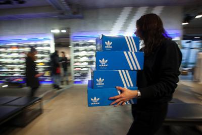 Adidas, jeden ze sklepów w Berlinie