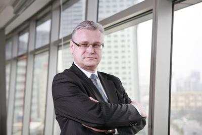 Sieci handlowe znacznie zwolniły tempo ekspansji, a przed wydaniem każdej złotówki zastanawiają się pięć razy - mówi Michał Muc, dyrektor działu Property Management w DTZ.