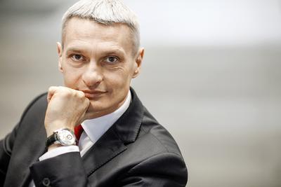 CYFROWY
DOPALACZ: Grant Thornton, w którym partnerem zarządzającym jest Tomasz
Wróblewski, wyraźnie zwiększył przychody, m.in. dzięki akwizycjom. Teraz ma na
oku firmy zajmujące się doradztwem technologicznym, a także mniejszych
audytorów.