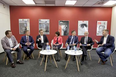 JAK
NAJWIĘCEJ WOLNOŚCI: PPK oferuje swoim uczestnikom zdecydowanie więcej swobód
niż typowy system emerytalny, a kluczowym słowem jest tu dobrowolność — zgodnie
przyznali uczestnicy debaty zorganizowanej w redakcji „Pulsu Biznesu”.
