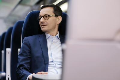 DEKLARACJA WYBORCZA: Przed wyborami samorządowymi premier Mateusz Morawiecki zapowiedział realizację inwestycji w lokalne połączenia kolejowe. Ich sfinansowanie może być jednak dla samorządów sporym wyzwaniem.