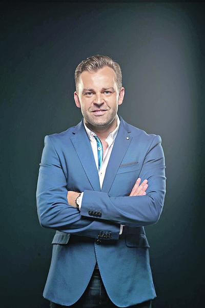 Z GŁOWĄ: