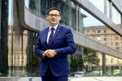 SPOTKANIE,
NIC WIĘCEJ: Daniel Obajtek, prezes Orlenu, spotkał się ostatnio z Robertem
Kubicą, kierowcą rajdowym. Zaowocowało to plotkami o przejściu sportowca pod
skrzydła Orlenu. Zarząd dementuje.