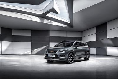 DNA SEATA: Cupra nie tylko będzie budowała swoje samochody na bazie modeli oferowanych przez Seata, ale skorzysta także z jego salonów. Producent poinformował, że przestrzeń dla nowej marki będzie wydzielona w obiektach 260 dilerów w Europie.