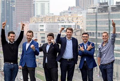 W STRONĘ EUROPY: Mają doświadczenie rynkowe i siłę przebicia. Teraz chcą udowodnić, że ich MOC, czyli nowy fundusz venture capital, jest w stanie z sukcesem zaistnieć w kraju i za granicą. Tworzy go grupa przedsiębiorców internetowych i inwestorów, m.in. Marcin Zabielski, Jakub Ślusarczyk, Marcin Kurek (partnerzy zarządzający nowego funduszu; na zdjęciu od lewej), Łukasz Olek (Internetowykantor), Mariusz Gralewski (DocPlanner), Tomasz Kraus (Brainly).