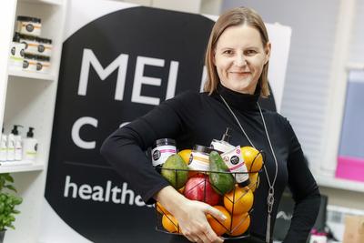 POSZERZYĆ
PALETĘ: Aleksandra Matysiak, twórczyni marki Melli Care, zamierza rozwijać
ofertę w kierunku kosmetyków pielęgnacyjnych do dłoni i stóp. Planuje też
ekspansję na nowe rynki.