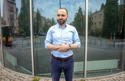 PROGRAMISTA JAK PIŁKARZ: Warszawska spółka Smart Factor, której prezesem jest Tomasz Turczynowicz, inicjator projektu Freedom, chce łowić młode talenty programistyczne, tak jak selekcjonerzy kadry łowią piłkarzy. Najlepszym sposobem są „mecze” dla informatyków, czyli hackathony. Gdy do projektu wejdą duże spółki i samorządy, efektem takiego procesu akceleracji biznesowej mają być nowe miejsca pracy w małych i średnich miastach.