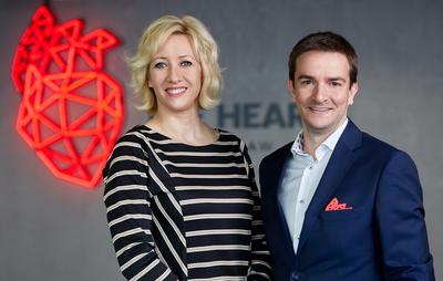 Patrycja Piekutowska, prezes Fundacji K.I.D.S. oraz Tomasz Rudolf, CEO The Heart i pomysłodawca fundacji