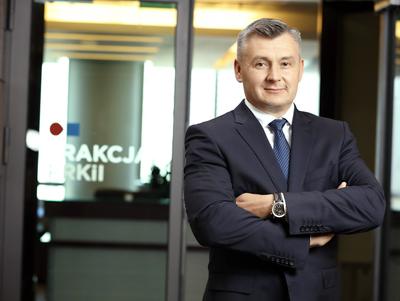 OTWARTY I ZAMKNIĘTY RYNEK: W Polsce jest miejsce dla zagranicznych firm budowlanych. Przekop Mierzei Wiślanej np. będzie wymagał ich zaangażowania, bo krajowe nie mają sprzętu. W segmencie kolejowym i drogowym nie ma miejsca dla firm bez zaplecza wykonawczego — podkreśla Marcin Lewandowski, prezes Trakcji.