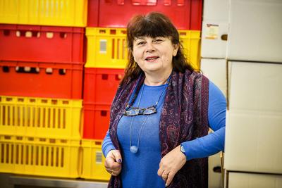 BIZNESMENI
I ROLNICY: Kiedyś hodowlą strusi zajmowali się biznesmeni, którzy dorobili się
w innych branżach i po prostu chcieli zainwestować pieniądze. Dziś tworzą je
profesjonalni rolnicy, dla których też jest uzupełnieniem innych hodowli lub
wykorzystaniem potencjału gospodarstwa — mówi Aleksandra Dudka, twórczyni firmy
Strusia Kraina & Mobax.