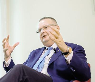 Prof. Krzysztof J. Filipiak: Nie mam żadnych wątpliwości, że skojarzone podejście zarówno do obniżania ciśnienia tętniczego, jaki stężenia LDL-cholesterolu, przynosi pacjentom większe zyski.