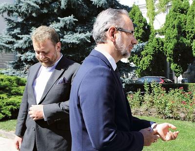 W fotelu szefa Ministerstwa Zdrowia lekarza zastępuje ekonomista. Prof. Łukasz Szumowski znany był jako człowiek dialogu. Czego środowisko oczekuje od Adama Niedzielskiego?