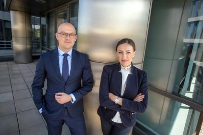 ATAK NA LIDERA: Tak Medicover, którego wiceprezesem jest Artur Białkowski, jak też OK System, kierowany przez Aleksandrę Tokarewicz, w swoich segmentach rynku są numerami dwa. O ile jednak pierwsza firma ma lidera w zasięgu wzroku, to druga jest kilkanaście razy mniejsza od dominującego w segmencie kart sportowych MultiSportu z portfela Benefit Systems. Połączenie sił ma pozwolić na nadrobienie tego dystansu.