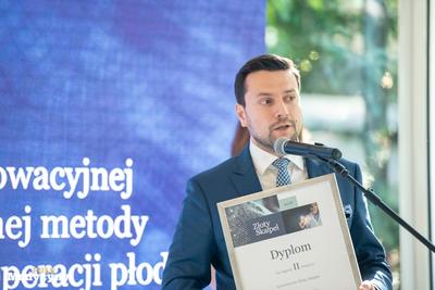 Złoty Skalpel 2018 - miejsce II Lek. Robert Brawura Biskupski Samaha w imieniu zespołu I Kliniki Położnictwa i Ginekologii WUM odebrał wyróżnienie za zajęcie 2. miejsca w konkursie.