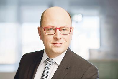 ENERGIA
I TRADYCJA: Dariusz Śliwowski, wiceprezes ARP, podkreśla, że Erkado to firma z
ogromnym potencjałem, ale i tradycjami oraz rodzinną kulturą pracy,
kontynuowaną przez trzy pokolenia.