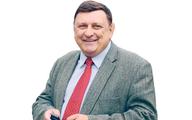 Ostrzej, ale bez skalpela: Ręce medyków zwisają z pokładu
