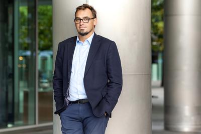 EDUKACJA: Cyfrowe zabezpieczenia nie wystarczą. Użytkownicy powinni wiedzieć, jak obchodzić się z danymi na swoich urządzeniach. Konieczne są szkolenia w firmach — mówi Robert Sepeta, dyrektor ds. rozwo-ju w Kingston Technology.