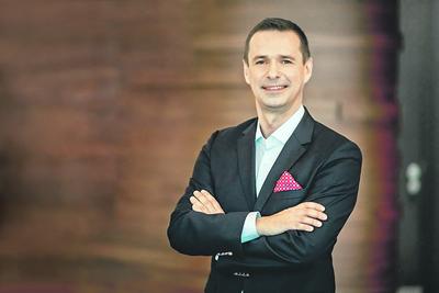 NADZIEJA
NA DALSZY WZROST: Rynek jest wciąż nienasycony i bez przerwy rośnie.
Przedsiębiorcy optymistycznie oceniają swoją sytuację finansową i inwestują, a
leasing jest cały czas głównym narzędziem finansowania tych przedsięwzięć —
mówi Waldemar Topiński, dyrektor zarządzający obszarem handlowym w Idea Getin
Leasing.