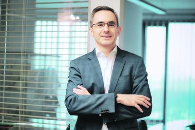 ZMIANY
W PORTFELU: Resource Partners, w którym partnerem zarządzającym jest Aleksander
Kacprzyk, poza dwoma świeżymi inwestycjami — w artystyczny Artgeist i
dietetyczny Maczfit — zdecydował się na dezinwestycję. Sprzedał mniejszościowy
pakiet w SPS Handel, który prowadzi 60 sklepów spożywczych pod szyldem Prim.