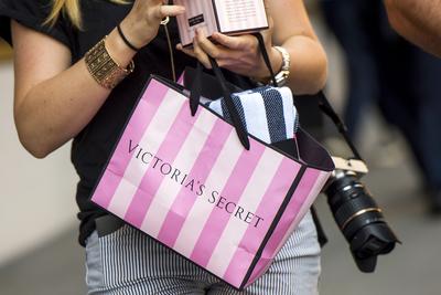 Nawet 2 godziny trzeba było 30 sierpnia czekać na możliwość zrobienia zakupów w nowym sklepie Victoria's Secret w Warszawie