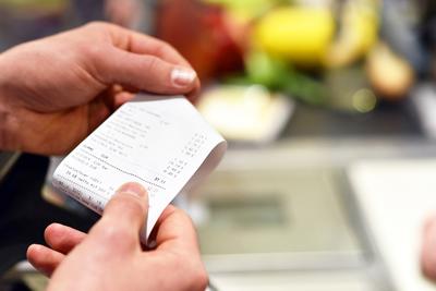 Bisfenol A (BPA) występuje m.in. w powszechnie używanym w handlu papierze do drukowania paragonów fiskalnych.