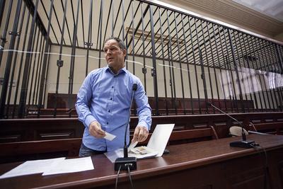 TEST WYTRWAŁOŚCI: Marek Kubala, były diler Seata w Wałbrzychu, 11 walczył o uniewinnienie od licznych zarzutów karnych i skarbowych, a teraz już siódmy rok toczy bój o odszkodowanie za zniszczenie firmy.