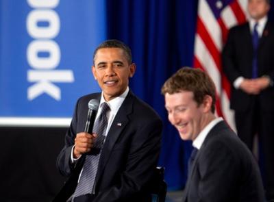 Barack Obama na spotkaniu z Markiem Zuckerbergiem (fot. Bloomberg)