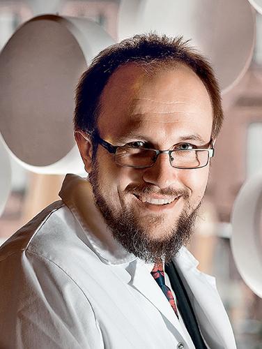 Dr n. farm. Piotr Merks, adiunkt na Wydziale Medycznym Collegium Medicum Uniwersytetu Kardynała Stefana Wyszyńskiego w Warszawie: