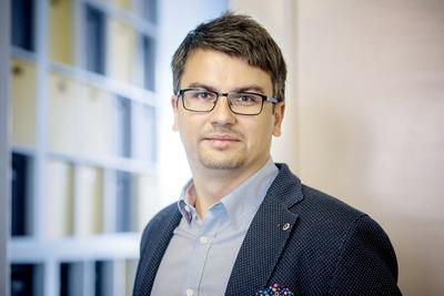 INSPIRACJA: W Google’u współpracowaliśmy z działem travel stworzonym dla firm turystycznych. Mieliśmy jednak tak wysokie oczekiwania, że Google powołał specjalny dział, który ma zachęcać polskie firmy do wychodzenia za granicę. Przedstawiciel Wirtualnej Polski w naszej radzie nadzorczej dostrzegł w ekspansji zagranicznej potencjał dla całej grupy — mówi Łukasz Neska, wiceprezes eSky’a.