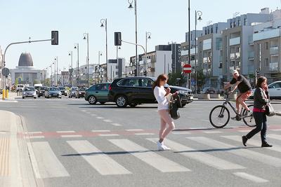 SPORNE ULICE WILANOWA: Spór między Abrisem a Warszawą dotyczy m.in. działek, przez które biegnie ul. Branickiego, jedna z głównych ulic Miasteczka Wilanów, oraz terenów, gdzie planowana jest południowa obwodnica stolicy.