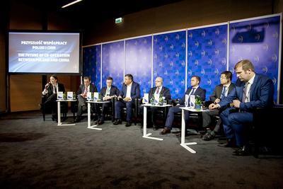 SZLAK PEŁEN KORZYŚCI: Przedstawiciele Chin podkreślali, że „jednego pasa, jednej droga”, oznacza wielkie inwestycje w infras na czym skorzystać może także Polska.