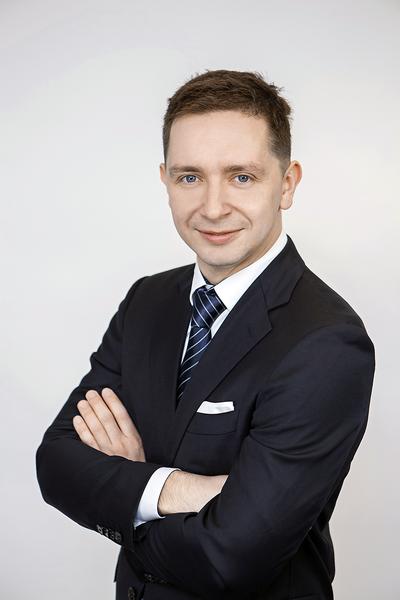 TRANSFER
INNOWACJI: Celem naszych działań, których elementem był Demo Day, jest
zwiększenie stopnia współpracy mikro— i małych przedsiębiorstw, zwłaszcza
startupów z dużymi przedsiębiorcami i jej wykorzystanie na rzecz
komercjalizowania w korporacjach nowatorskich rozwiązań proponowanych przez
start-upy — mówi Tomasz Huś, prezes PZU LAB SA.