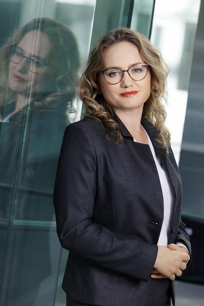 ZNAJOMOŚĆ FACHU: Jadwiga Lesisz, p.o. prezesa PARP, podkreśla, że w programie EWE kompetentni, doświadczeni konsultanci i mentorzy pomagają firmom znajdującym się w tarapatach wypracowywać najlepsze rozwiązania.