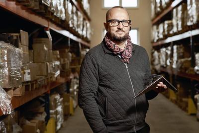 NISZA: Janusz Skut, prezes BJM Technology, mówi, że na branżowym rynku jest luka do
wypełnienia — chodzi o szybkie dostawy małych serii produktów tworzonych
zgodnie z wytycznymi klienta. Dlatego zdecydował się na ich produkcję.