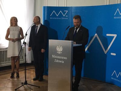 Od lewej Małgorzata
Gałązka-Sobotka, członek zarządu Forum Ekonomicznego Jerzy Bochyński i minister
zdrowia Łukasz Szumowski