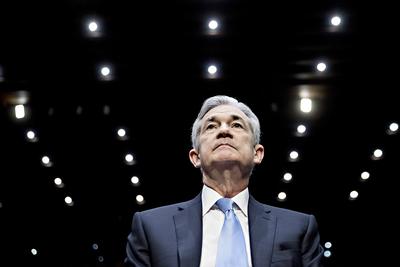 NIEZALEŻNY: Ostatnie „minutki” wskazują, że amerykański bank centralny, kierowany przez
Jerome’a Powella, nie zamierza przejmować się atakami prezydenta Donalda
Trumpa, któremu nie w smak podwyżki stóp procentowych.