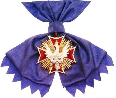 Order Orła Białego na kokardzie kobaltowej wstęgi.