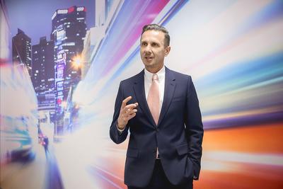 COACH I KADROWY: Energia dla Firm jest flagową firmą Roberta Zagożdżona. Poza biznesem energetycznym realizuje się jako coach i mentor, co mu nie przeszkadza zatrudniać i zwalniać menedżerów — EdF słynie z dużej rotacji kadr.