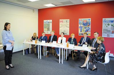 Debata na temat sytuacji pacjentów chorych na stwardnienie rozsiane zorganizowana w redakcji "Pulsu Medycyny".