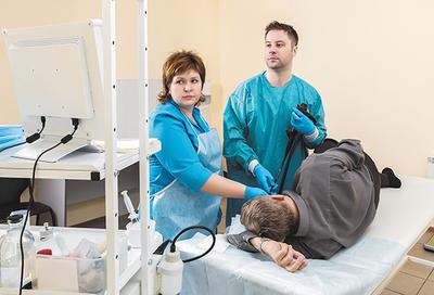 PROCEDURA DIAGNOSTYCZNA polega na wykryciu i zlokalizowaniu wrzodu, wykluczeniu nowotworowego charakteru zmiany oraz zdiagnozowaniu zakażenia Helicobacter pylori.