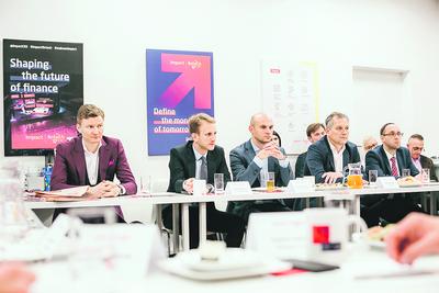 Nie tylko o fintechach: Przedstawiciele firm i instytucji rządowych, którzy na co dzień wytyczają kierunki rozwoju fintechów w Polsce, rzadko mają okazję do spotkań i dyskusji. Zorganizowana w redakcji „Pulsu Biznesu” debata, w której wzięli udział przedstawiciele administracji rządowej, nadzoru finansowego, regulatora, dojrzałych start-upów, dużych banków, dwóch instytucji płatniczych i firm doradczych, była właśnie taką okazją do oceny aktualnej sytuacji i perspektyw na przyszłość.