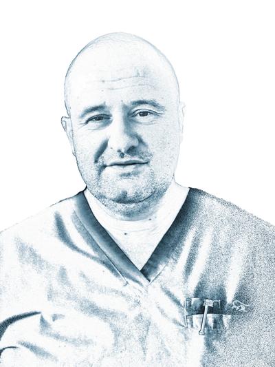 Dr hab. n. med. Karol Wierzbicki:
W gronie niektórych lekarzypokutuje przekonanie, że przeszczep serca czy LVAD to ostateczność. I myślą o tym dopiero wtedy, gdy pacjent już praktycznie nie ma siły wstać z krzesła i walczy o każdy oddech