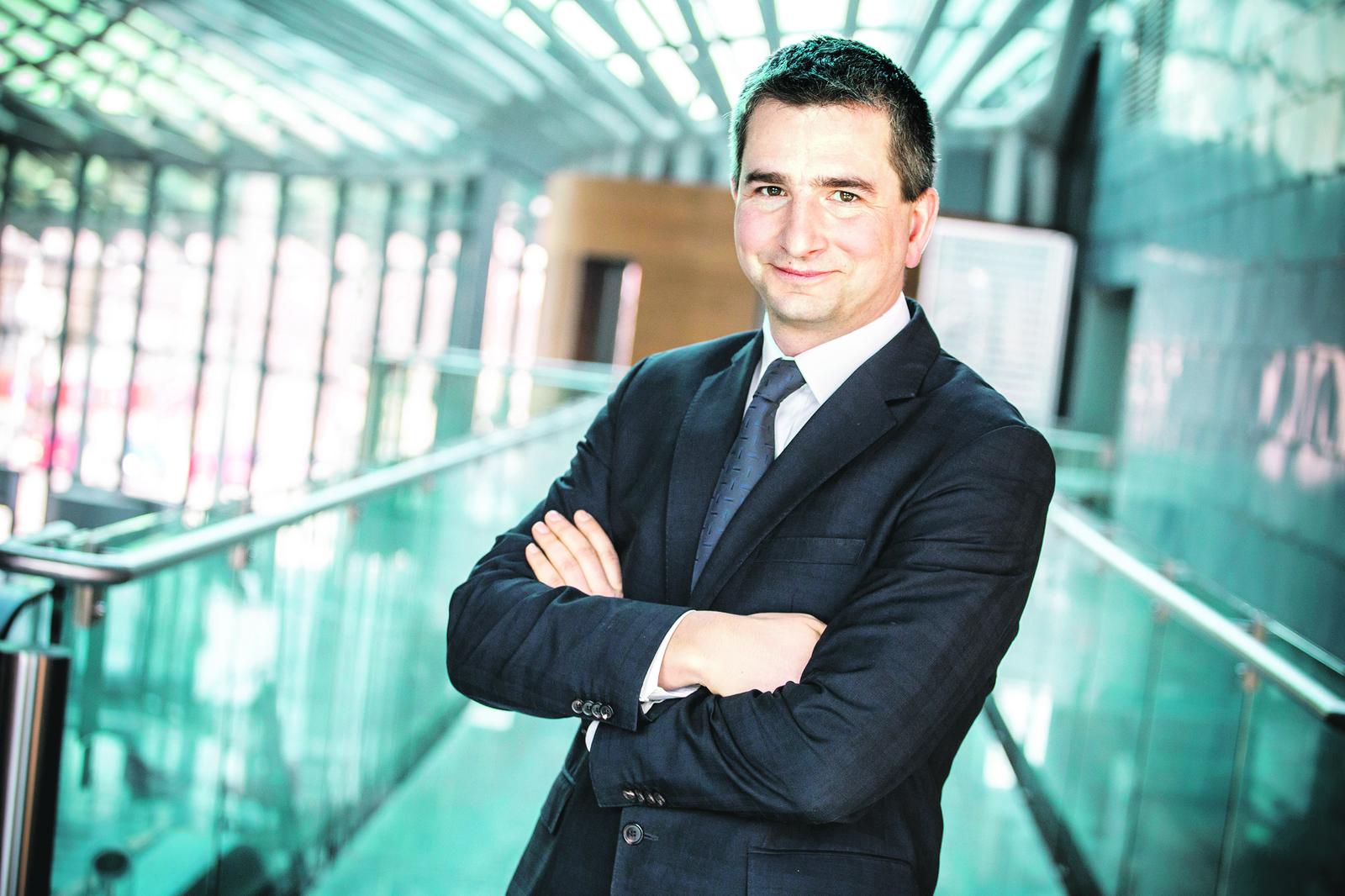 Mateusz Szczurek wygrał ze SKOKami Puls Biznesu pb.pl